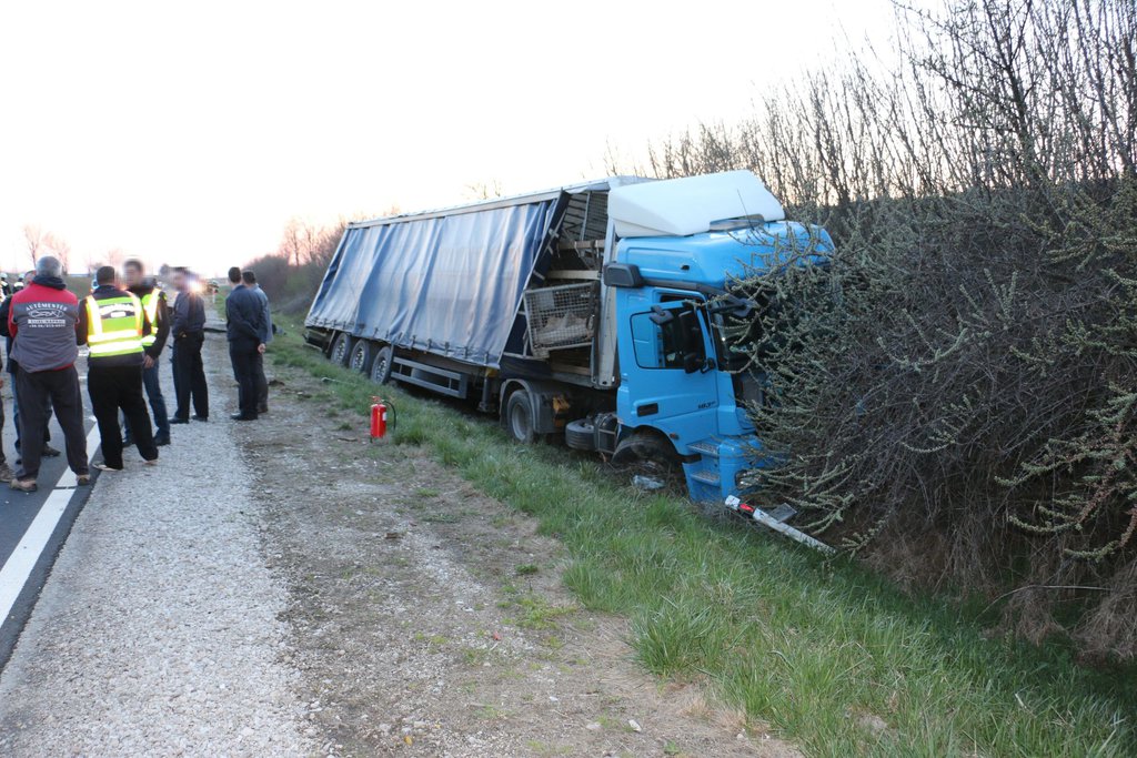 Fotók a halálos baleset helyszínéről (12 / 2. kép)