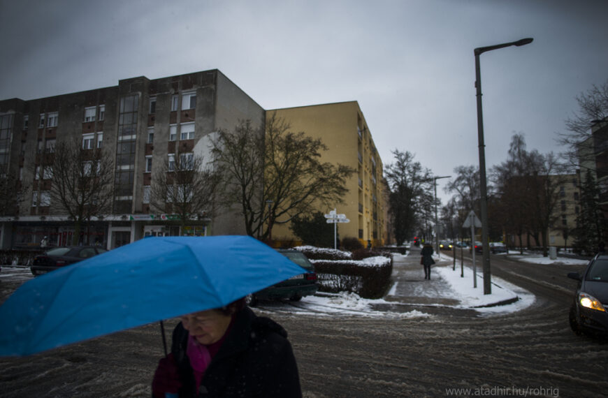 Takarítják a latyakot